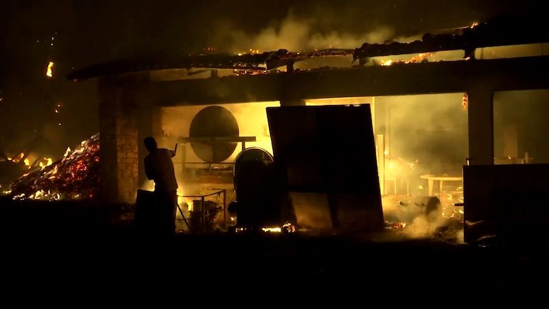 Požáry v Řecku zničily 150 domů. Ohrožují i Olympii, mniši se odmítli evakuovat